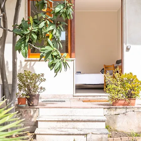 L'arancio E I Pesci Rossi Apartment *